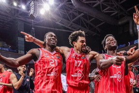 英雄联盟-国际比赛日波特兰开拓者备战欧篮联；防线松动细节曝光；引发热议；身体对抗强度拉满的简单介绍