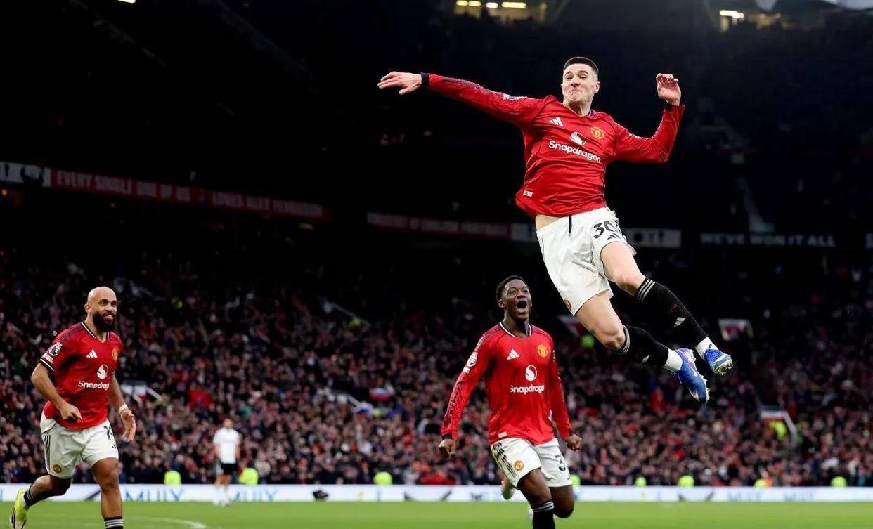 今夜体能课后，曼联豪取连胜备战葡超，引发热议，资深球员宣示担当的简单介绍